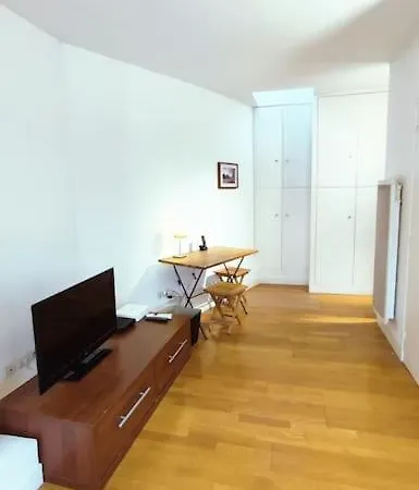 شقة Beau Type Loft Tres Bien Situe